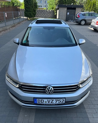 Volkswagen Passat cena 54500 przebieg: 199369, rok produkcji 2015 z Warka małe 742